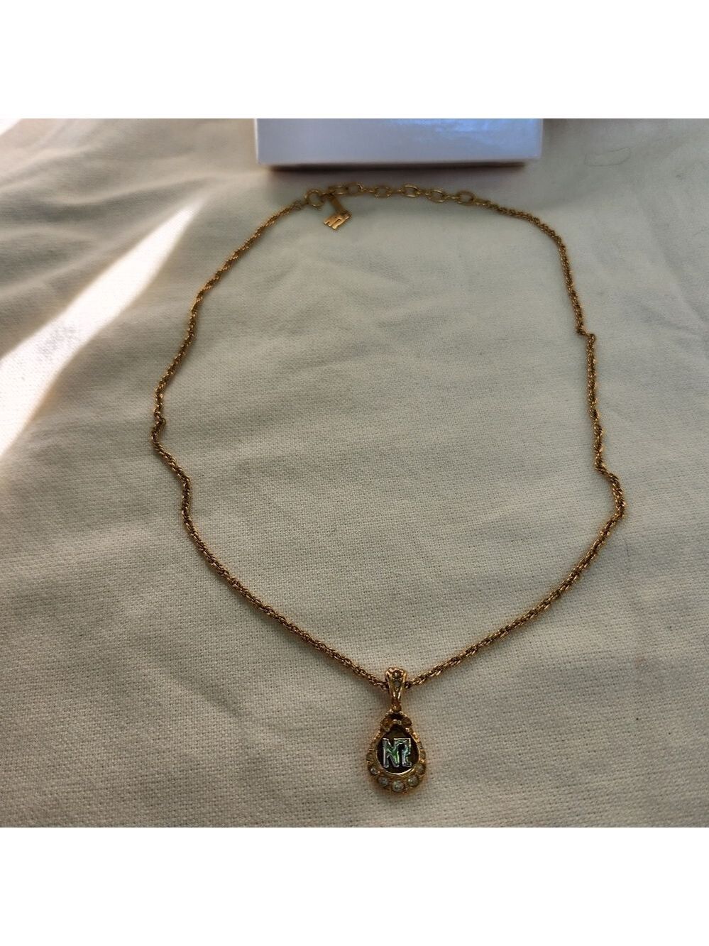 Nina Ricci Gold Tone Rhinestone pendant signed - Picture 5 of 14